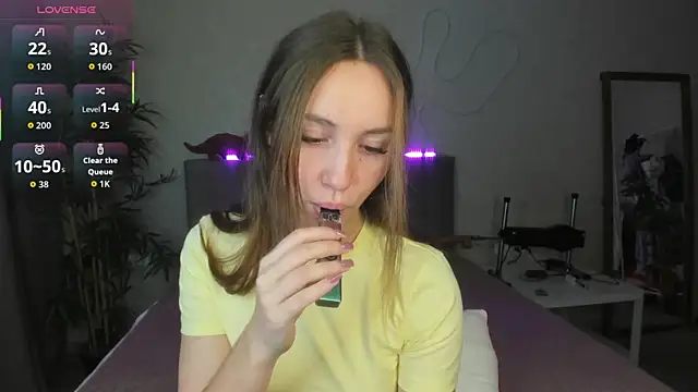 Luna G0ld online show from October 2025 12:11:02 AM