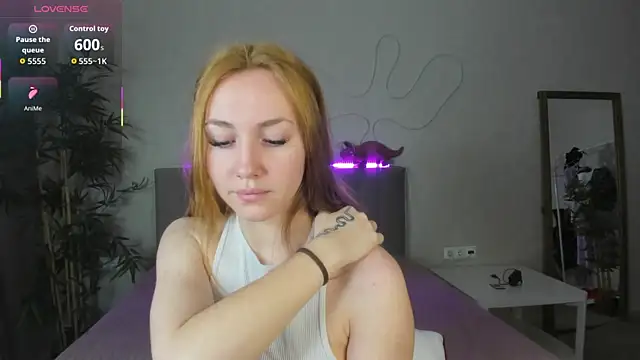 Luna G0ld online show from October 2025 12:00:01 AM