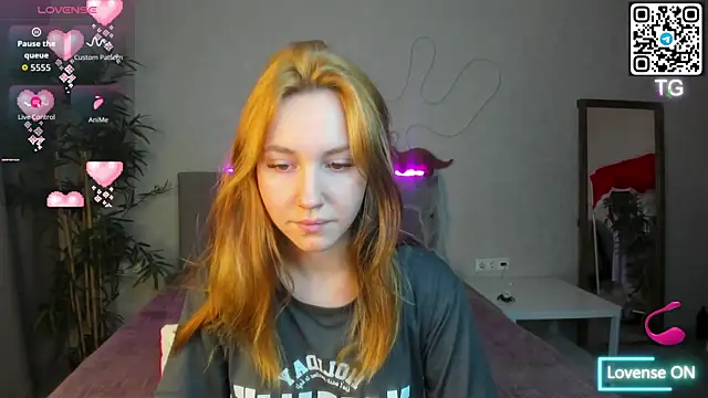 Luna G0ld online show from October 2025 12:01:02 AM