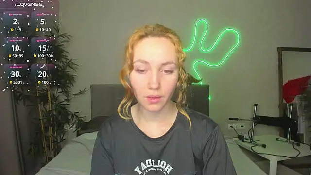 Luna G0ld online show from November 2025 12:08:02 AM