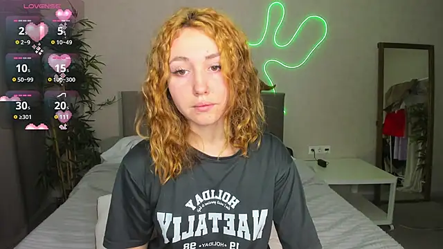 Luna G0ld online show from November 2025 12:27:02 AM