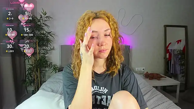 Luna G0ld online show from November 2025 11:59:02 PM