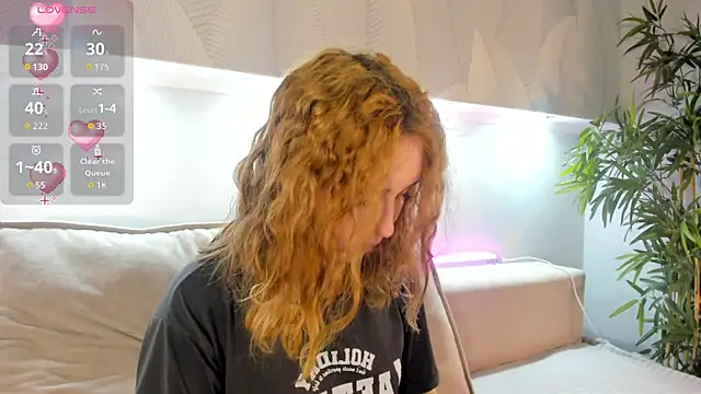 Luna G0ld online show from November 2025 11:38:01 PM