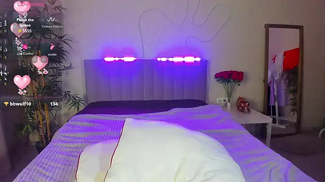 Luna G0ld online show from November 2025 12:02:01 AM