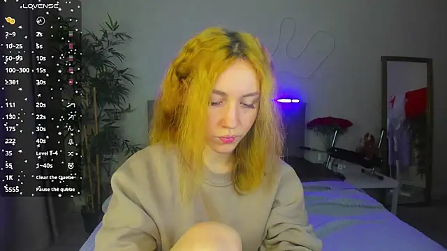 Luna G0ld online show from November 2025 11:51:02 PM