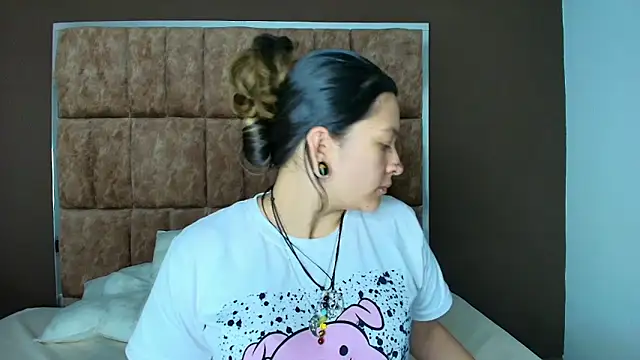 Kitty ravee online show from October 2025 12:53:01 AM