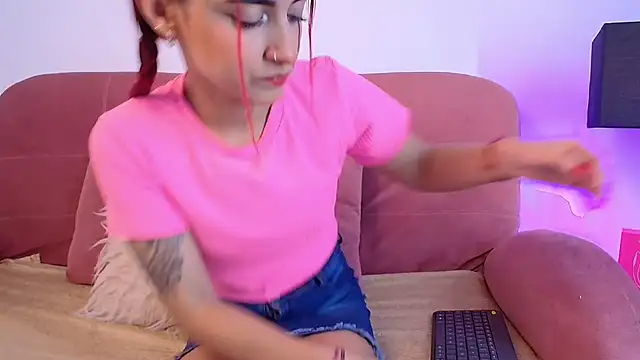 Karina2Smith online show from November 2025 06:52:01 PM