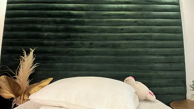 LiliCarterm online show from April 2026 06:19:01 AM