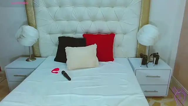 WildScarlet online show from March 2025 12:39:01 PM