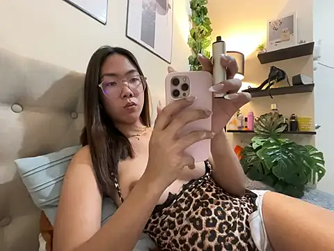 Sluttgwen69 online show from March 2026 05:51:01 PM