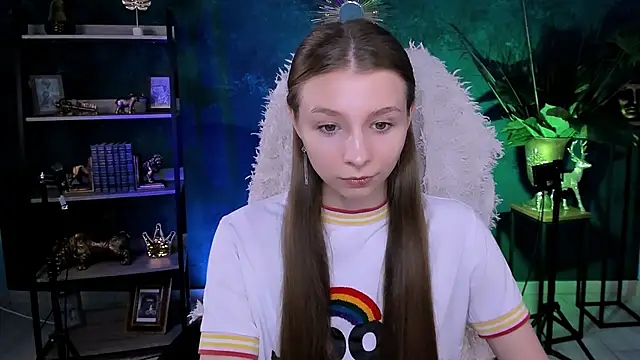 Snapshot of JulieDaniel chatting on June 2026 04:25:02 AM JulieDaniel online show from June 2026 04:25:02 AM