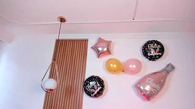 NicolWhite online show from October 2025 12:36:02 PM