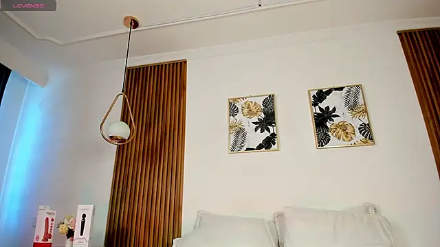 NicolWhite online show from January 2026 12:43:01 PM