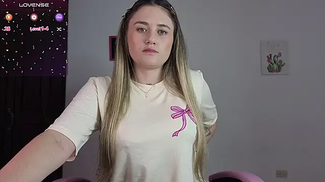 Veronika  Winslow  online show from November 2025 05:28:02 AM