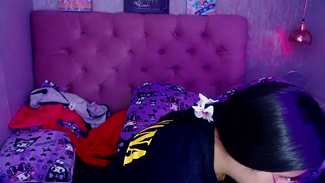 laurenelove online show from September 2025 02:17:02 PM