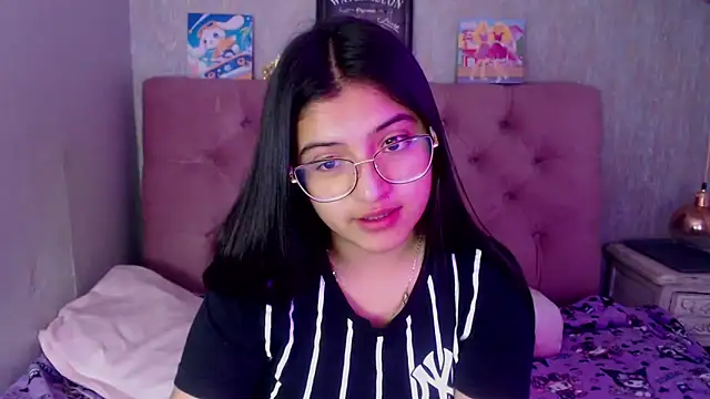 laurenelove online show from September 2025 02:24:01 AM