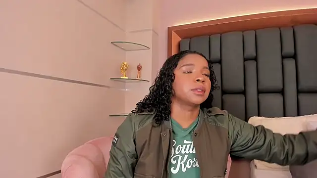 LisaMendez online show from September 2025 03:43:01 AM