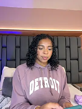 LisaMendez online show from September 2025 10:47:01 PM