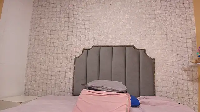 chloe leroy  online show from November 2025 11:54:01 AM