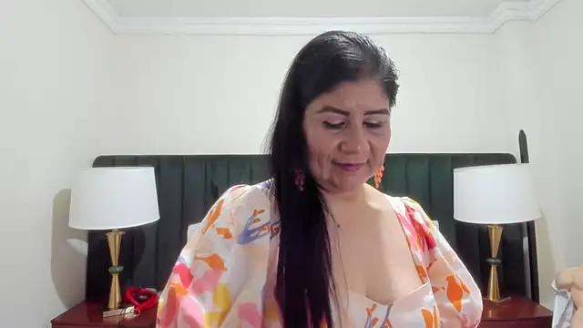 Snapshot of kiraGeiner chatting on October 2025 09:54:02 AM kiraGeiner online show from October 2025 09:54:02 AM