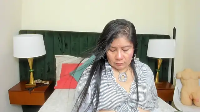 Snapshot of kiraGeiner chatting on October 2025 10:27:02 AM kiraGeiner online show from October 2025 10:27:02 AM