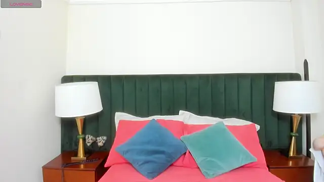 Snapshot of kiraGeiner chatting on October 2025 09:35:02 AM kiraGeiner online show from October 2025 09:35:02 AM