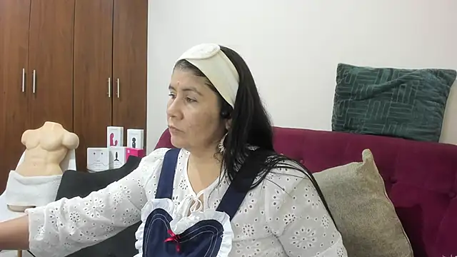 Snapshot of kiraGeiner chatting on December 2025 01:10:02 AM kiraGeiner online show from December 2025 01:10:02 AM