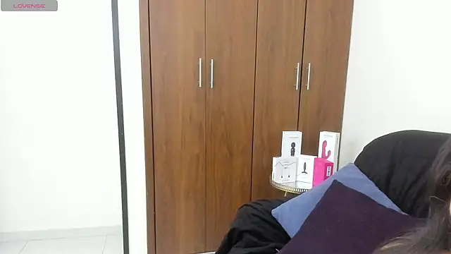 Snapshot of kiraGeiner chatting on December 2025 02:19:01 AM kiraGeiner online show from December 2025 02:19:01 AM