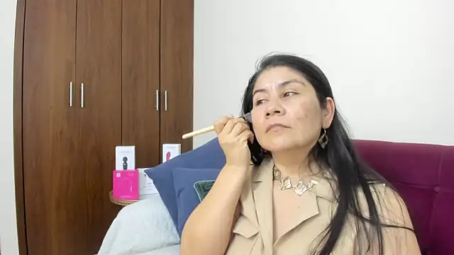 Snapshot of kiraGeiner chatting on December 2025 03:13:02 AM kiraGeiner online show from December 2025 03:13:02 AM