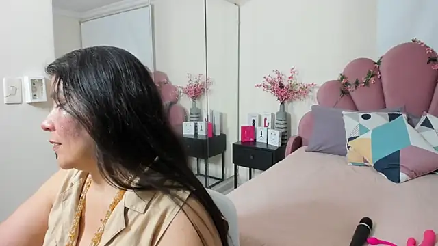 Snapshot of kiraGeiner chatting on January 2026 07:16:02 PM kiraGeiner online show from January 2026 07:16:02 PM