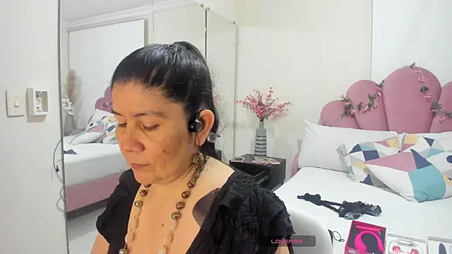 kiraGeiner online show from February 2026 06:04:02 PM