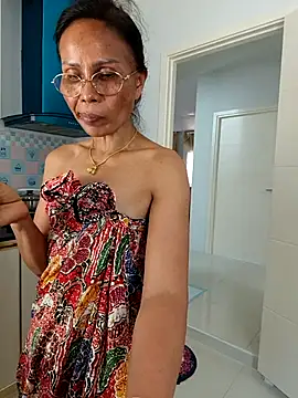 Mama Eva 1 online show from April 2026 04:46:01 AM