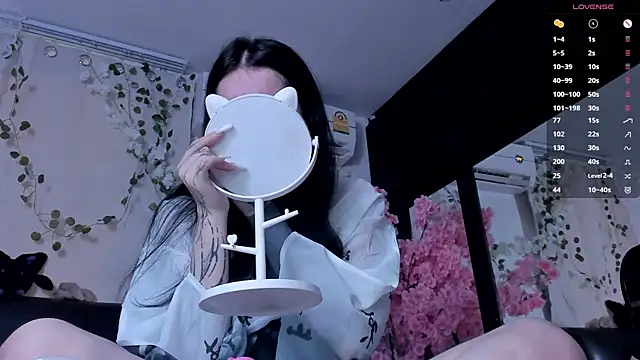 Lein Bone online show from September 2025 02:02:02 AM