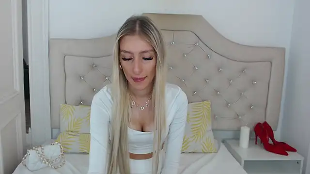 Snapshot of NatalieSensual chatting on October 2025 07:27:01 AM NatalieSensual online show from October 2025 07:27:01 AM