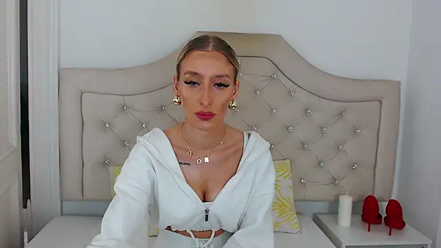 Snapshot of NatalieSensual chatting on October 2025 07:06:02 AM NatalieSensual online show from October 2025 07:06:02 AM