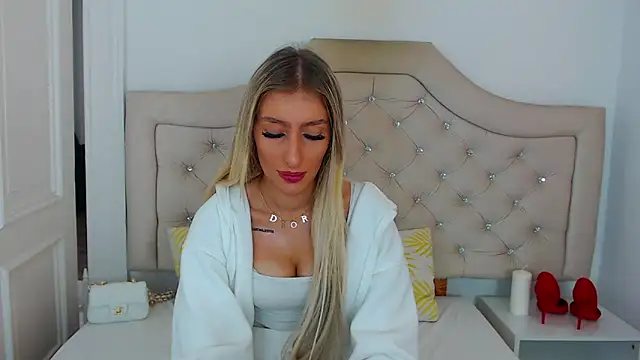 Snapshot of NatalieSensual chatting on October 2025 08:04:02 AM NatalieSensual online show from October 2025 08:04:02 AM