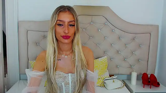 Snapshot of NatalieSensual chatting on November 2025 09:10:01 AM NatalieSensual online show from November 2025 09:10:01 AM