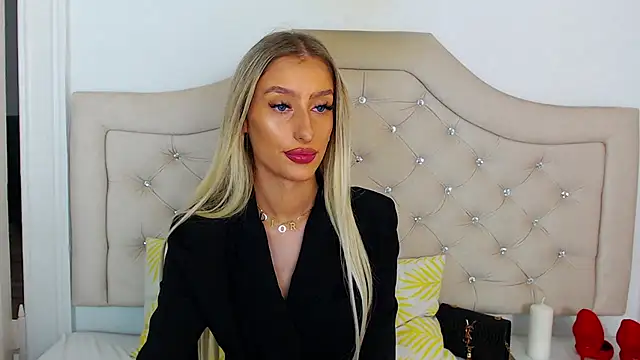 Snapshot of NatalieSensual chatting on November 2025 10:01:02 AM NatalieSensual online show from November 2025 10:01:02 AM