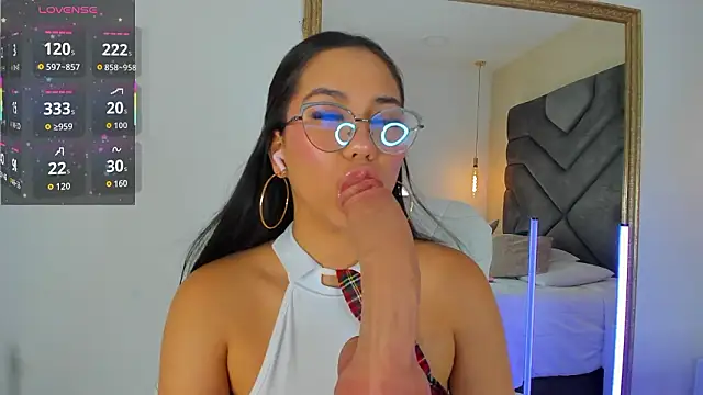 Jazmiinee online show from February 2026 07:22:01 PM