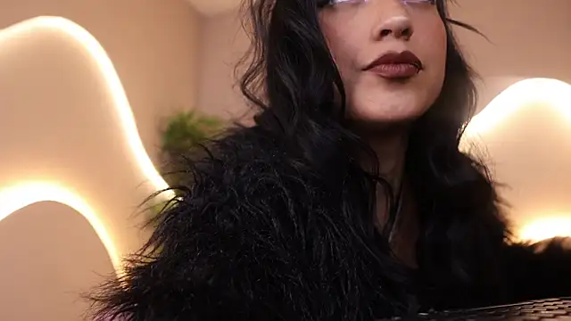 Emma and Issac online show from October 2025 06:36:01 AM