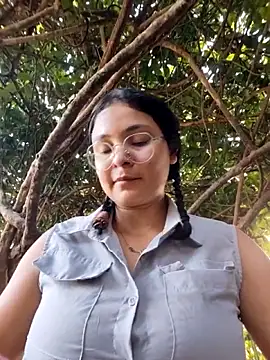 Lily-o online show from October 2025 09:01:01 PM