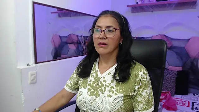 Snapshot of AmandaPeet chatting on October 2025 08:31:01 PM AmandaPeet online show from October 2025 08:31:01 PM