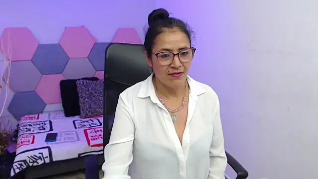 Snapshot of AmandaPeet chatting on November 2025 07:48:02 PM AmandaPeet online show from November 2025 07:48:02 PM