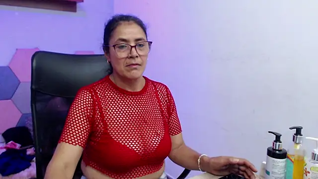 Snapshot of AmandaPeet chatting on November 2025 07:19:02 PM AmandaPeet online show from November 2025 07:19:02 PM