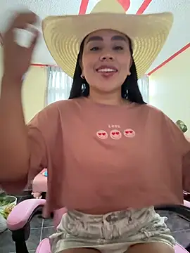 Snapshot of laure_torres chatting on May 2026 12:24:02 PM laure torres online show from May 2026 12:24:02 PM