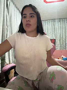 Snapshot of laure_torres chatting on May 2026 02:51:01 AM laure torres online show from May 2026 02:51:01 AM
