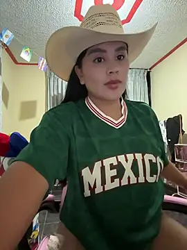 Snapshot of laure_torres chatting on June 2026 01:05:02 AM laure torres online show from June 2026 01:05:02 AM