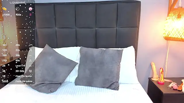 natalie esmith online show from September 2025 11:59:02 AM