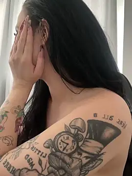 yumi-hot online show from April 2026 04:36:02 PM