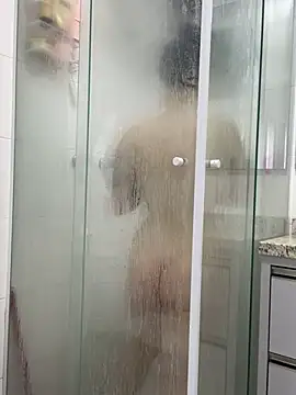 yumi-hot online show from April 2026 03:35:02 PM